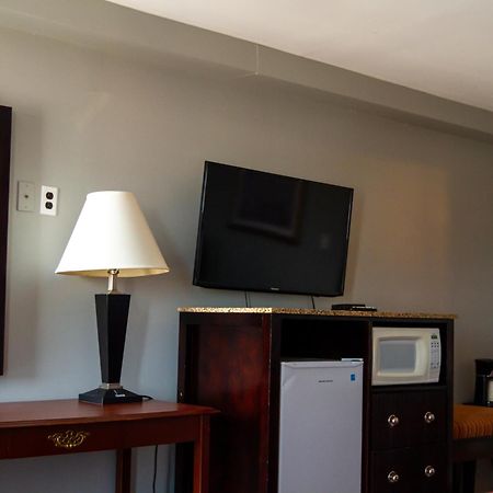 Saxony Motel Chatham-Kent Εξωτερικό φωτογραφία