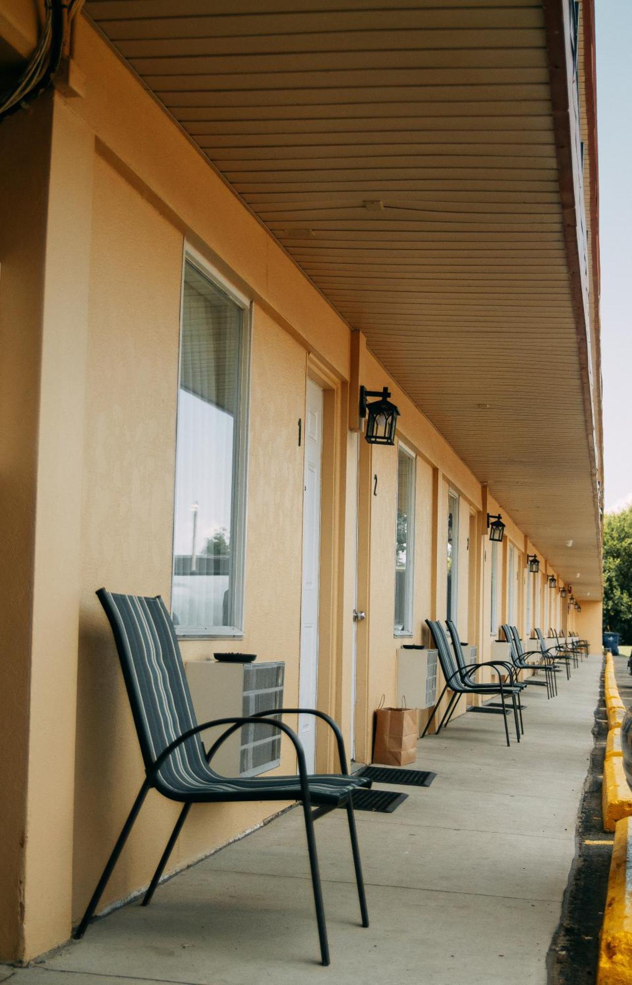 Saxony Motel Chatham-Kent Εξωτερικό φωτογραφία