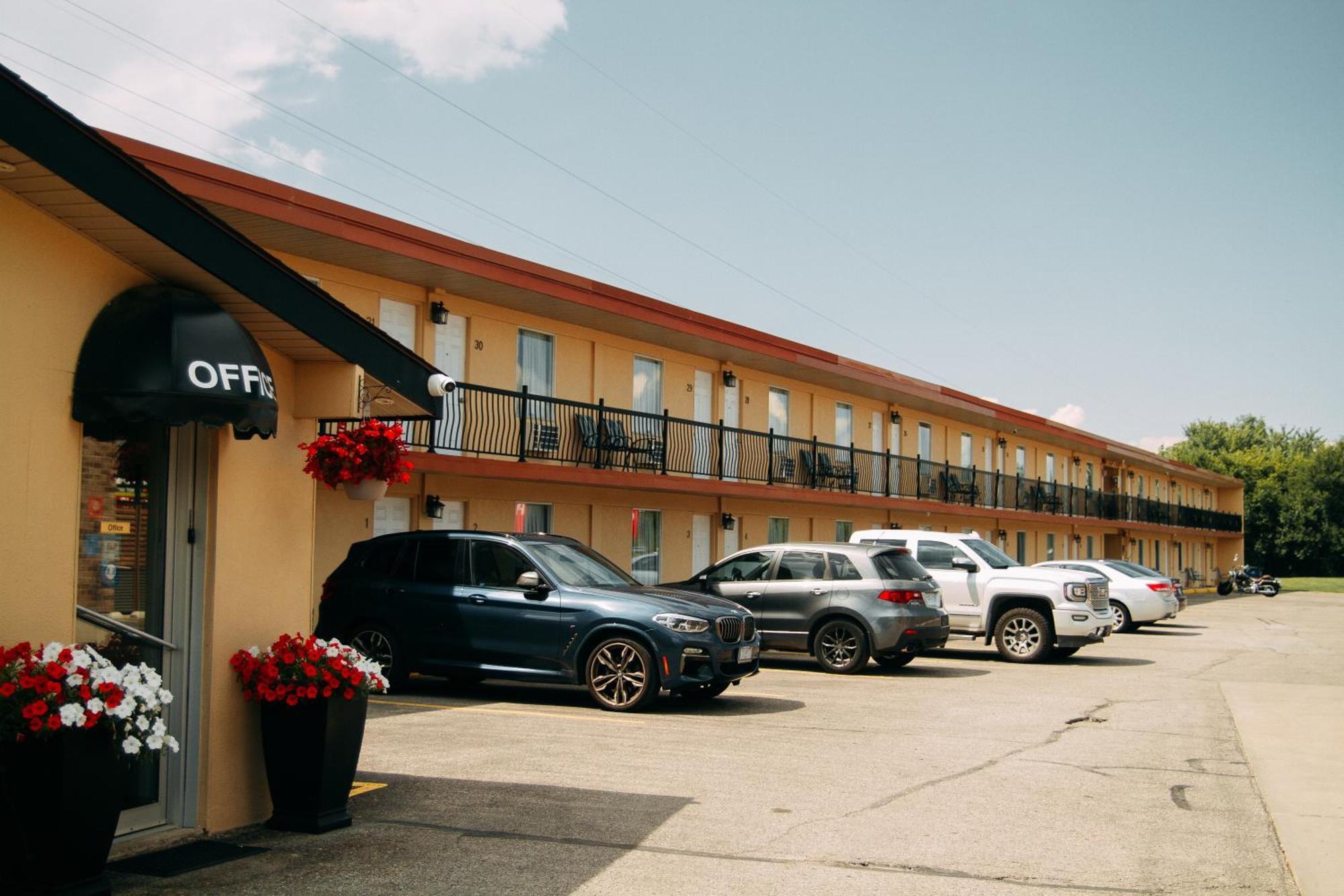 Saxony Motel Chatham-Kent Εξωτερικό φωτογραφία